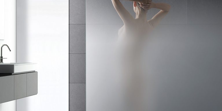 DecorSat Shower screen in Nuvola gradient with lady showering