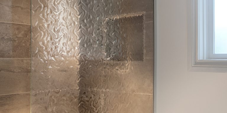 Formed Vision. Shower screen Chicane pattern