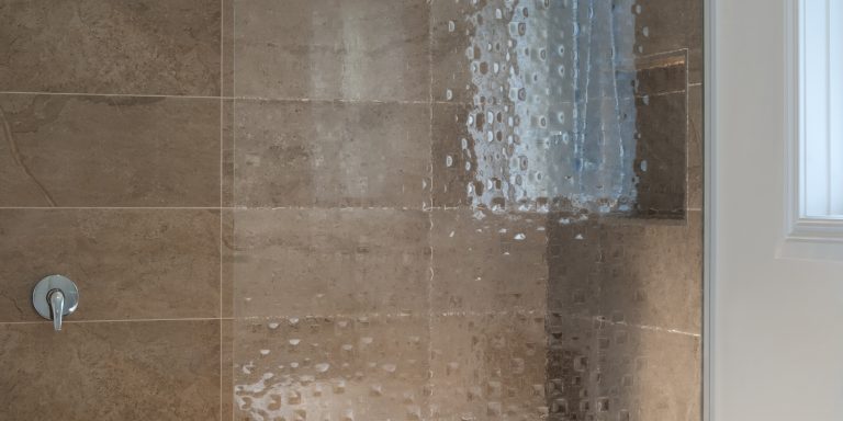 Formed Vision. Shower screen in Fort Square pattern