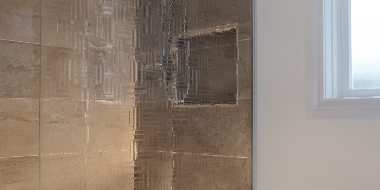 Formed Vision. Shower screen in Matrix pattern